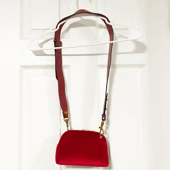 Dior Beauty Red Mini Velvet Bag - Picture 9 of 17